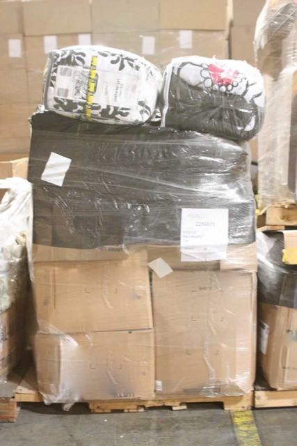KCO Return Domestics Lots - Customer Return Assorted Bedding & Domestic Lots. Unmanfiested & sold at a flat price/pallet
