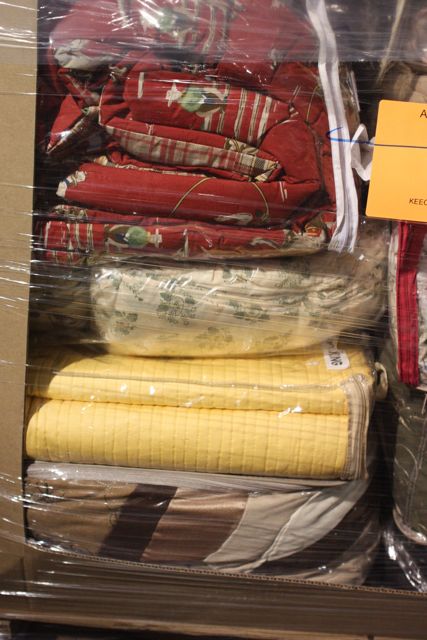 KCO Return Domestics Lots - Customer Return Assorted Bedding & Domestic Lots. Unmanfiested & sold at a flat price/pallet