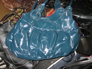 HE Department Store Branded & Designer Handbag & Accessory Lots - Assorted Shelf-Pull Designer & Brand name Handbags, Clutches, Purses & more. Manifested