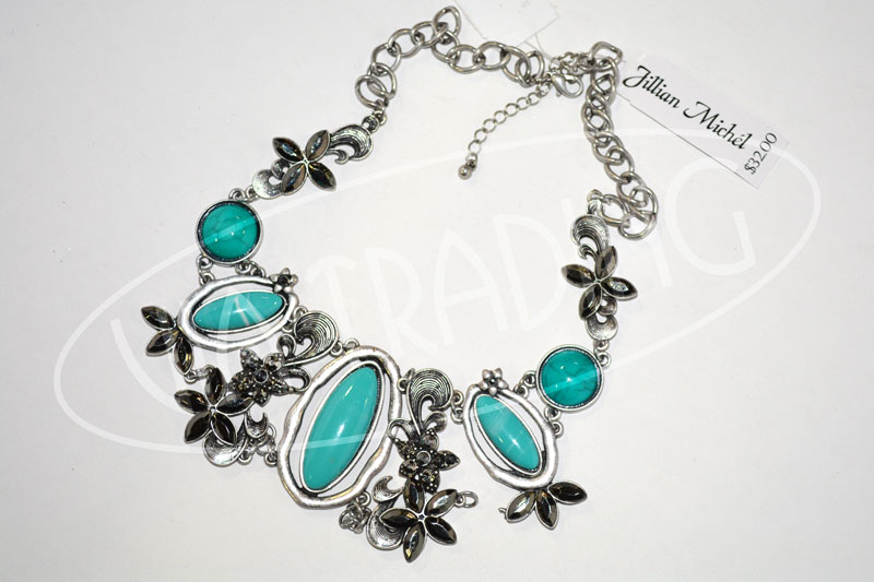Assorted Fashion Jewelry - 250 units - <p>Lots are varied and consist of a mix of necklaces, chains with pendants, rings, bracelets (bangles, beaded, chunky, pearl, stretch), earrings (studs, dangling, fancy, hoop), earring and necklace sets, tribal jewelry, pins, hoop earring sets, infant earrings and more!</p>