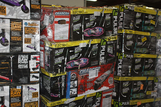 Charger Electric Pulse Scooters - Items may or may not come with battery charger or related accessories. These are untested customer return units. All items are packed inside their original retail boxes! Due to the nature of these items, please note that a percentage of the units may include: broken belts, cosmetic blemishes/scrapes, damaged wheels or non-functional breaks Pallets will include a variety of colors which may include green, blue, pink, red, silver, etc.
