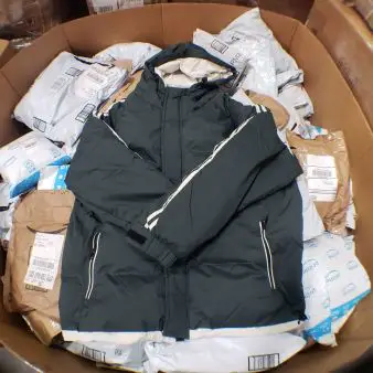 Devoluciones de Ropa de Clientes en Línea