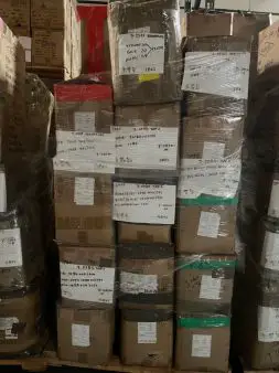 Camión de Ropa de Nuevo Excedente