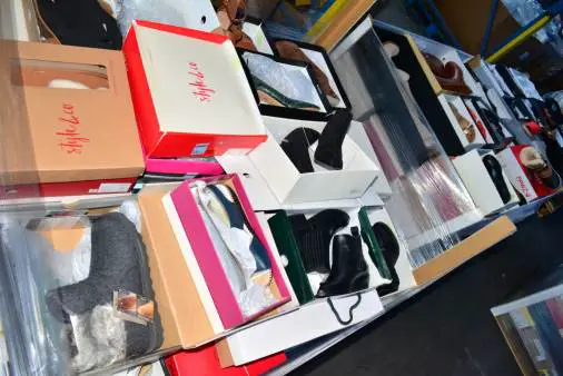 HE Department Store Shelf Pull Mostly Fall/Winter Women's Shoes - 125 pairs