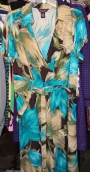 HE Department Store Shelf-Pull Women's Dresses & Suits Lots