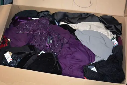 HE Department Store Shelf-Pull Women's Dresses & Suits Lots