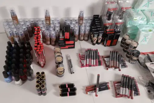 Revlon Assorted New Overstock Cosmetic & Accessory Lots - 250 units