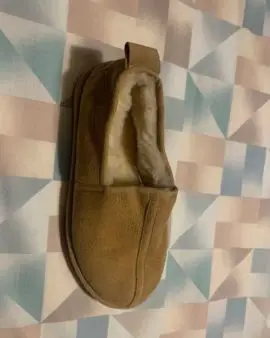 Zapatos, pantuflas y botas de piel de oveja Korban