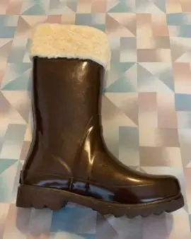 Zapatos, pantuflas y botas de piel de oveja Korban