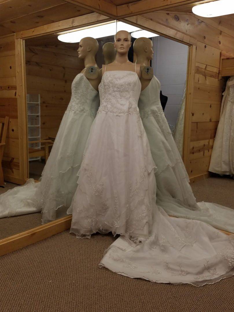 Via Trading   Liquidation of New Overstock Wedding Dress Lots